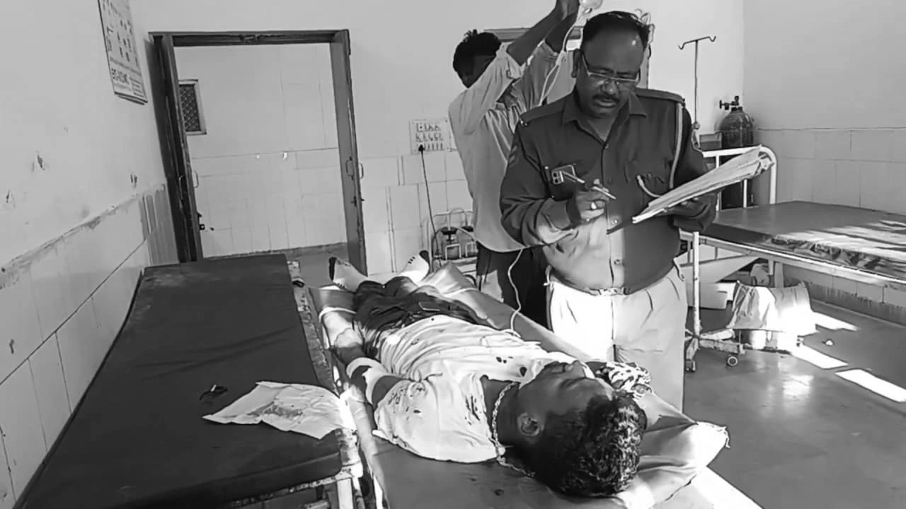 डूंगरपुर सड़क हादसा: आधी रात में खड़े खराब ट्रॉले से टकराईं कारें, एक युवक की दर्दनाक मौत ने झकझोरा